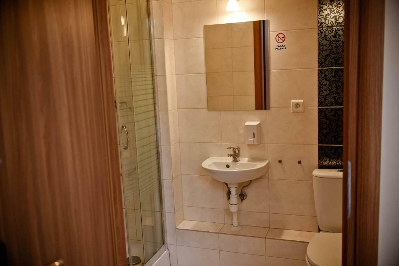 Kolumny 217- Tanie Noclegi Pracownicze, Parking Bezplatny วูดช์ ภายนอก รูปภาพ